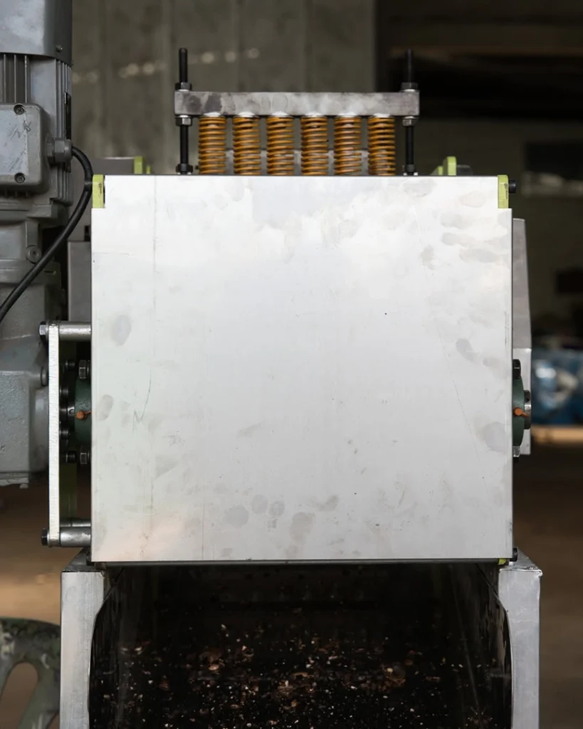 cashew cutting machine in vietnam